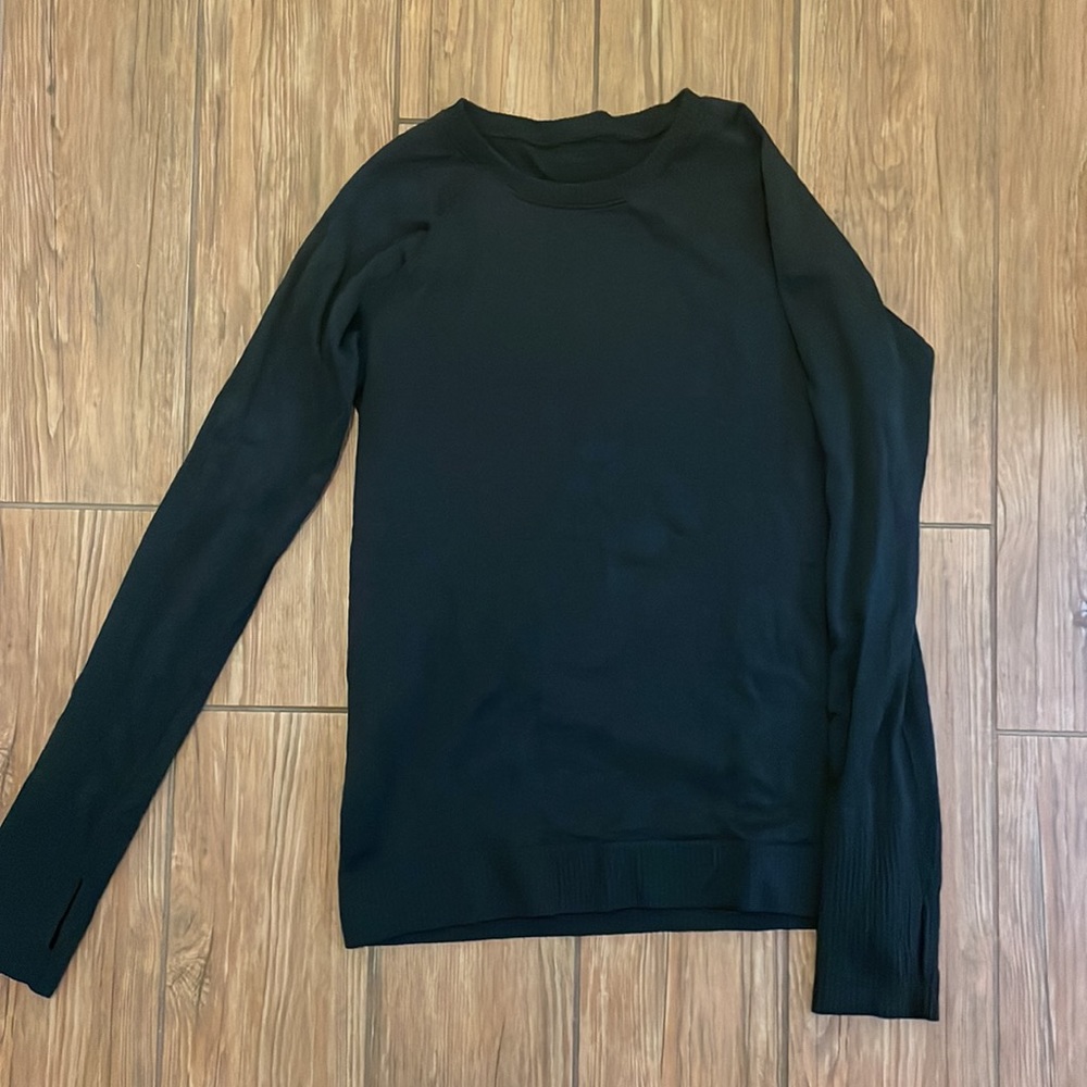 Lululemon thick long sleeve black shirt with thumb holes and waist band Sz 8